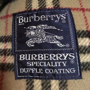 Selling vintage burberry men’s dress coat, fits XL